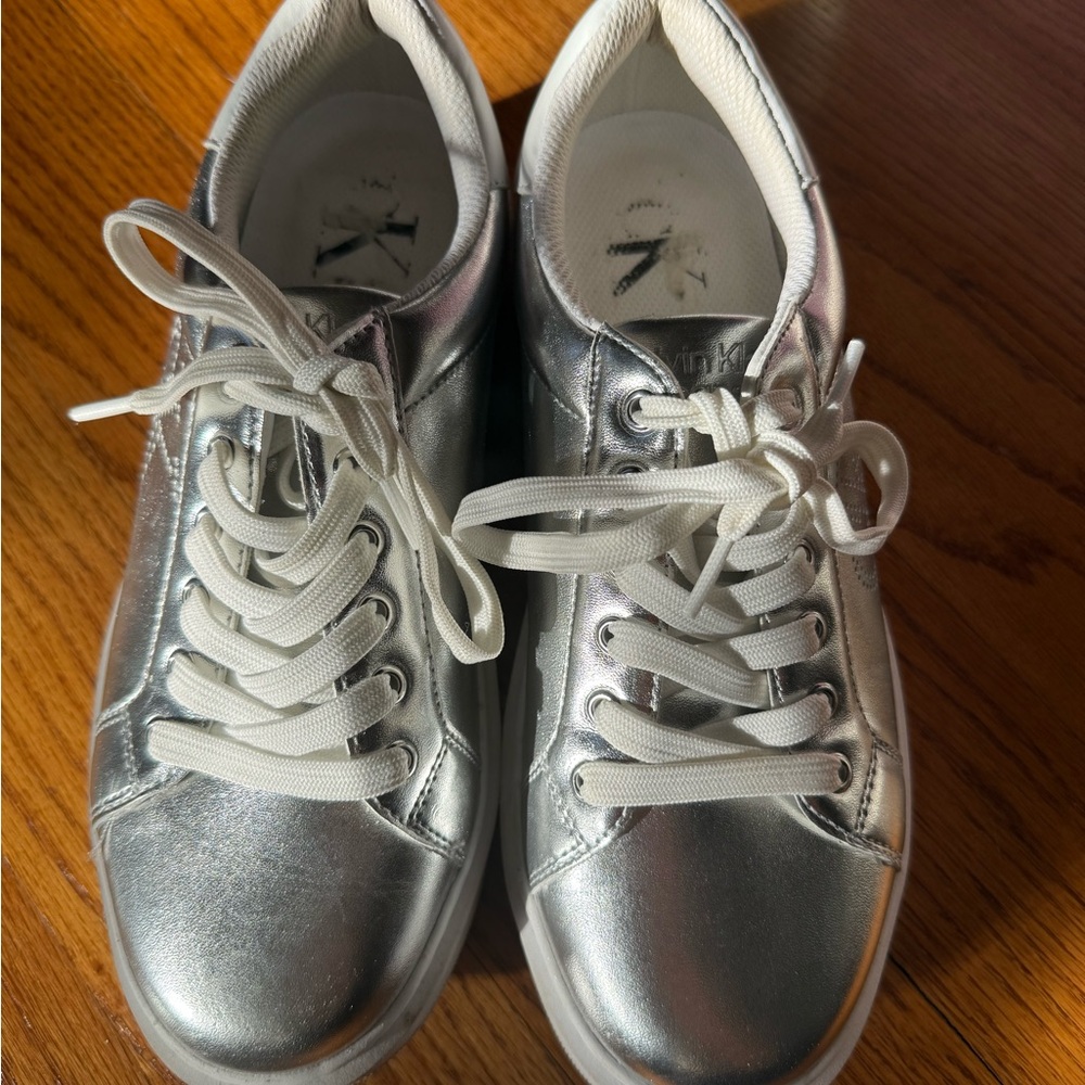 LIKE NEW!!! 💎 Calvin Klein Metallic Silver Sneakers with White Accents - Picture 4 of 6
